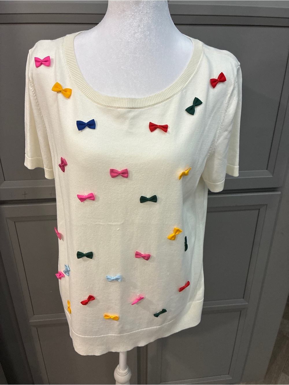 Talbots Cream Short-Sleeve Top with Multicolor Bow Appliqués